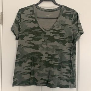 Universal Threads tshirt